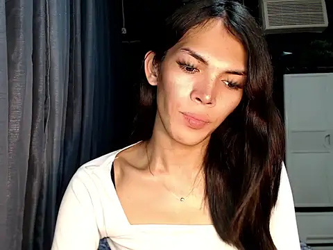 Show modela GORGEOUS_CARMEE na web-kameri