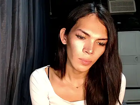 GORGEOUS_CARMEE: διαδικτυακό σόου στην κάμερα