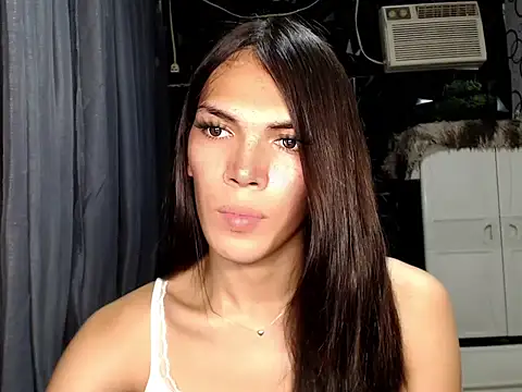 GORGEOUS_CARMEE Show in webcam
