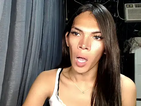 Show modela GORGEOUS_CARMEE na web-kameri