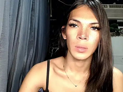 GORGEOUS_CARMEE Show in webcam