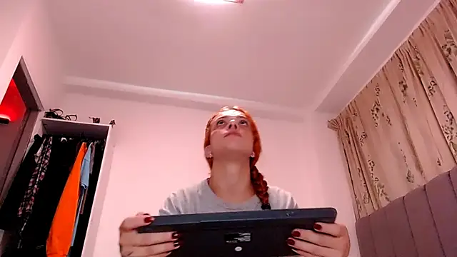 saara_johnson496's Webcam Show
