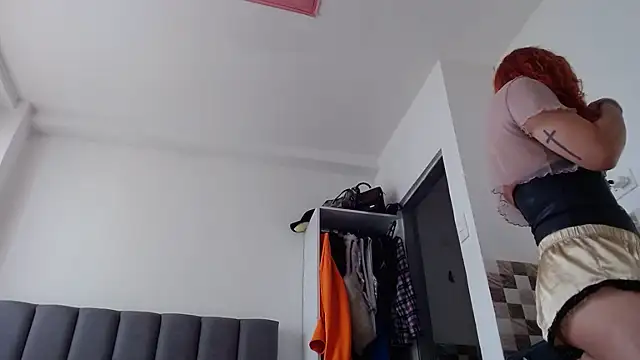 saara_johnson496 Show in webcam