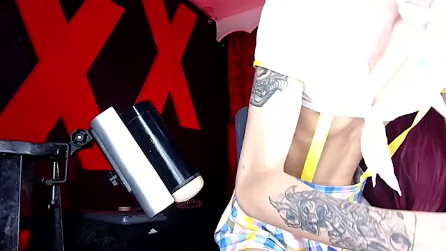 abrilbigcock webcam show
