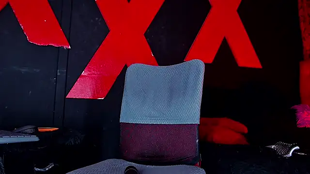 Show modela abrilbigcock na web-kameri