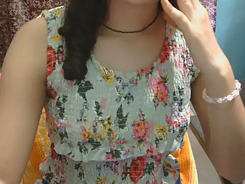 Adorable_Ayesha Adlı Modelin Canlı XXX Sohbeti