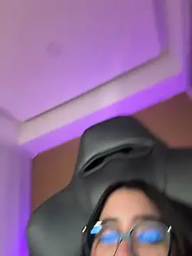 Michelle_Zoe – Naživo chatovacia miestnosť