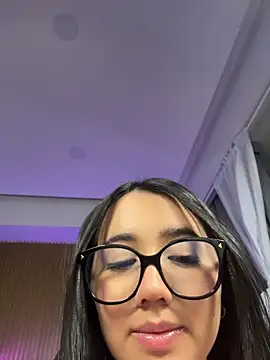 Michelle_Zoe: διαδικτυακό σόου στην κάμερα