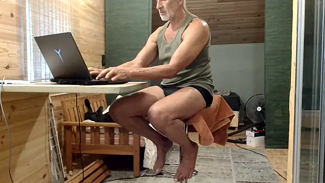 Show modela Dad-XL na web-kameri