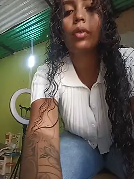 הופעת וובקאם של Laura20lopez