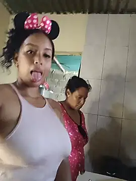 Tu-Diablita_Caliente: διαδικτυακό σόου στην κάμερα