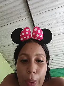 Tu-Diablita_Caliente: διαδικτυακό σόου στην κάμερα