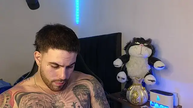 Živý XXX chat Ades_Lowe