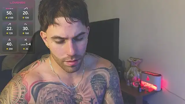 Webkamerová show Ades_Lowe
