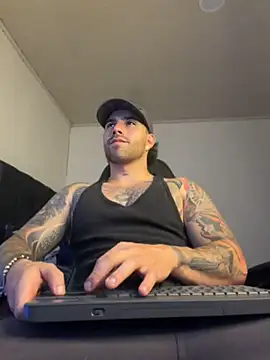 Ades_Lowe Show in webcam