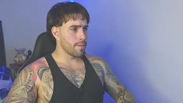 Webkamerová show Ades_Lowe