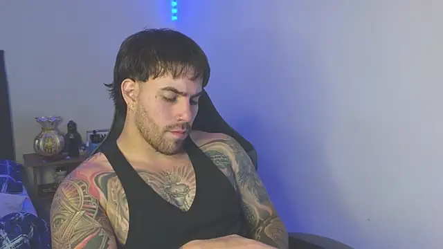 Webkamerová show Ades_Lowe