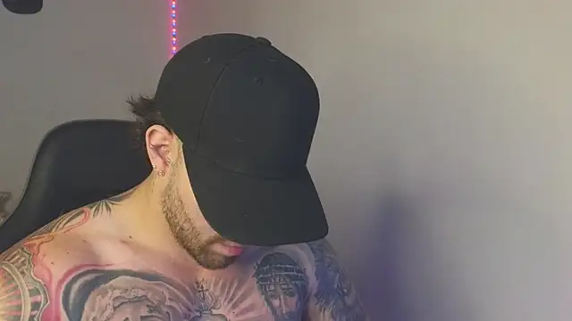 Webkamerová show Ades_Lowe