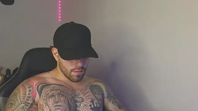 הופעת וובקאם של Ades_Lowe