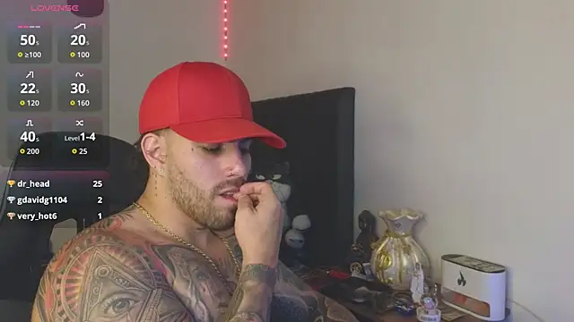 Webkamerová show Ades_Lowe