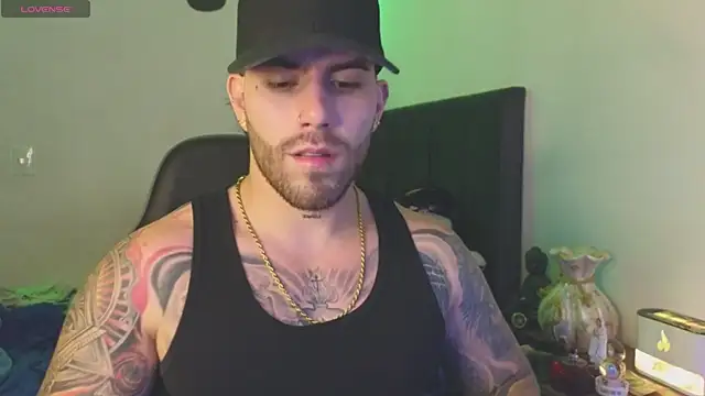 Show modela Ades_Lowe na web-kameri