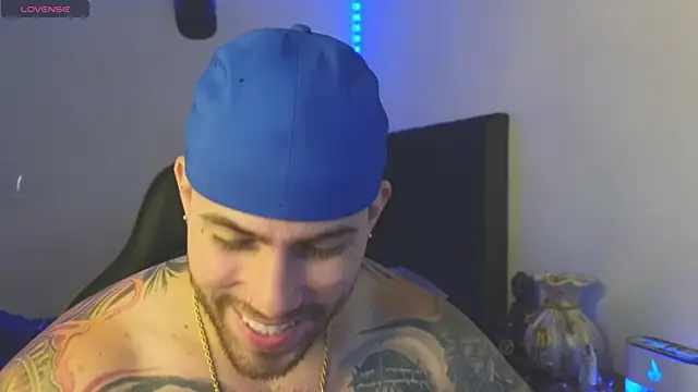 Webkamerová show Ades_Lowe