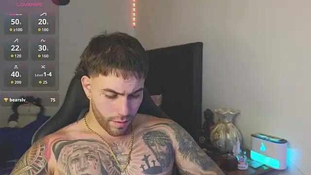 Ades_Lowe Pertunjukan Webcam