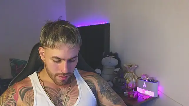Chat XXX en directo de Ades_Lowe
