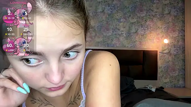 LoraDavi live XXX chat