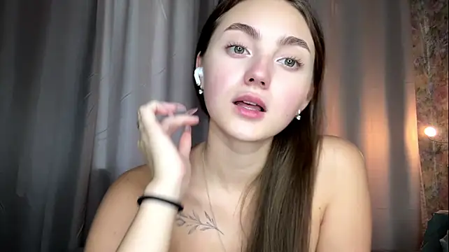 LoraDavi's Live XXX Chat