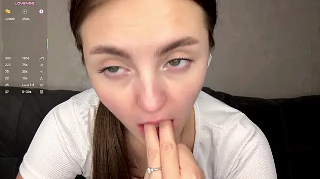 Show modela LoraDavi na web-kameri