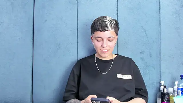 חדר צ'אט בשידור חי של Megan_Thompson_