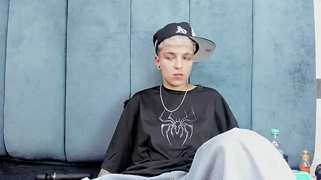 Megan_Thompson_'s Live Chat Room