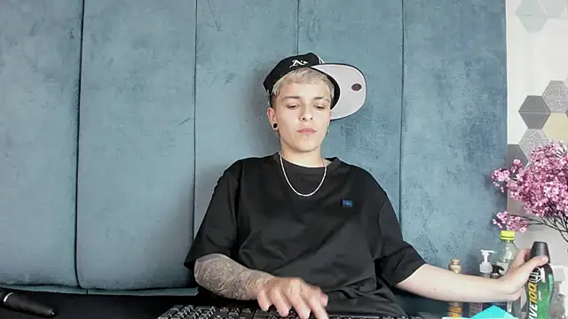 Megan_Thompson_n Live chat-huone