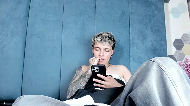 Pertunjukan Kamera Web Megan_Thompson_