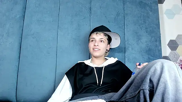 Show modela Megan_Thompson_ na web-kameri