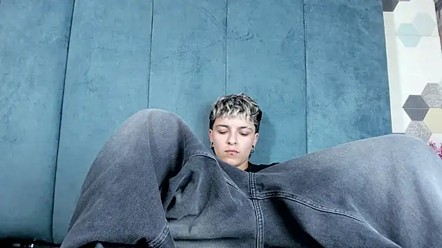 Megan_Thompson_ Pertunjukan Webcam