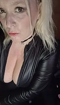 Bella_Squirts Шоу с уебкамера