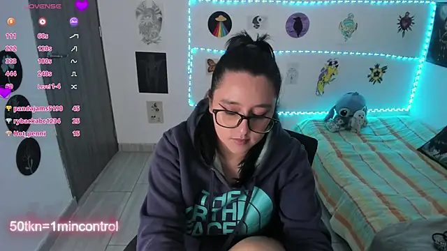 חדר צ'אט בשידור חי של Cherry_blush_