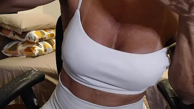 Chat +18 de Stronggsexy ao vivo