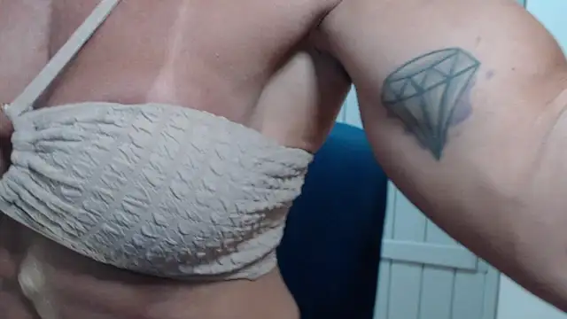 צ'אט XXX בשידור חי של Stronggsexy
