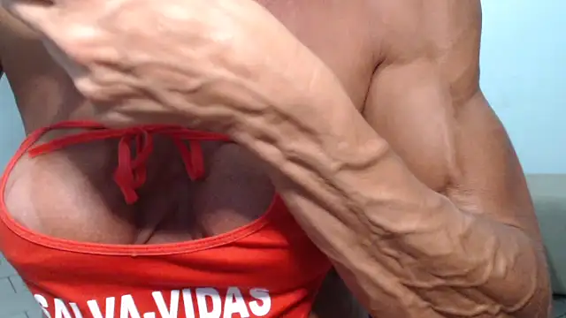 Stronggsexy: διαδικτυακό σόου στην κάμερα