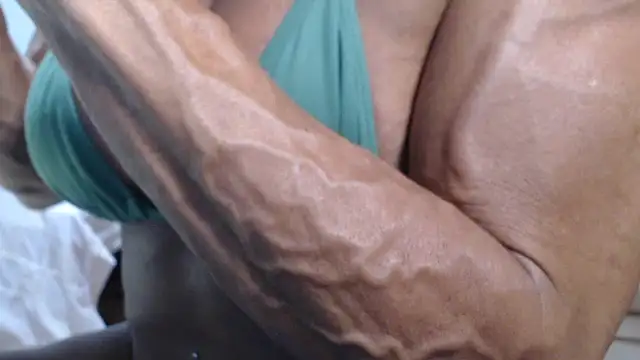Pokazy przed kamerką – Stronggsexy
