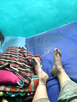 Villageanuty: διαδικτυακό σόου στην κάμερα