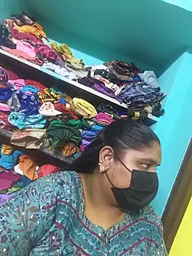 הופעת וובקאם של Villageanuty
