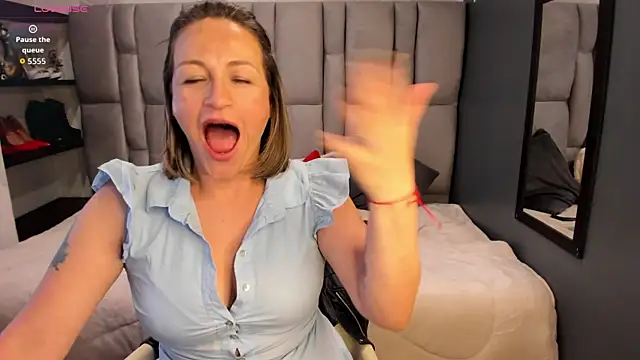 Chat XXX en directo de Charlot_milf