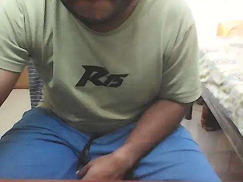 צ'אט XXX בשידור חי של Raaagav15