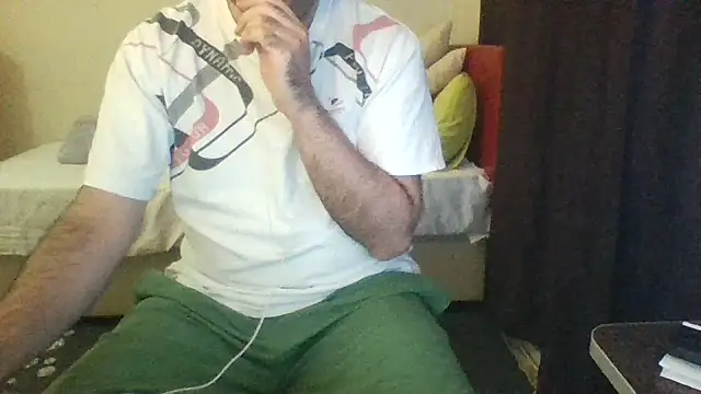 Show modela st206boy na web-kameri