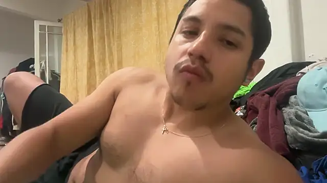 LosAngelesUncutLatino Show in webcam
