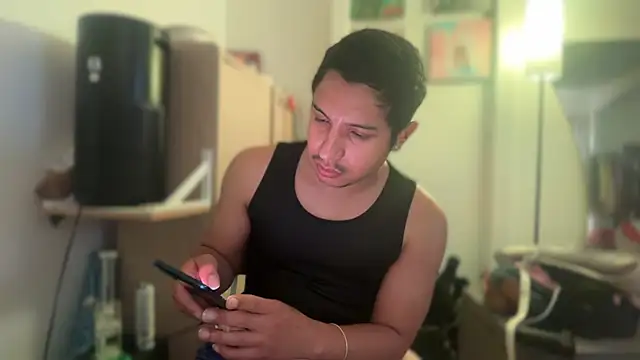 LosAngelesUncutLatino webkamerás műsora